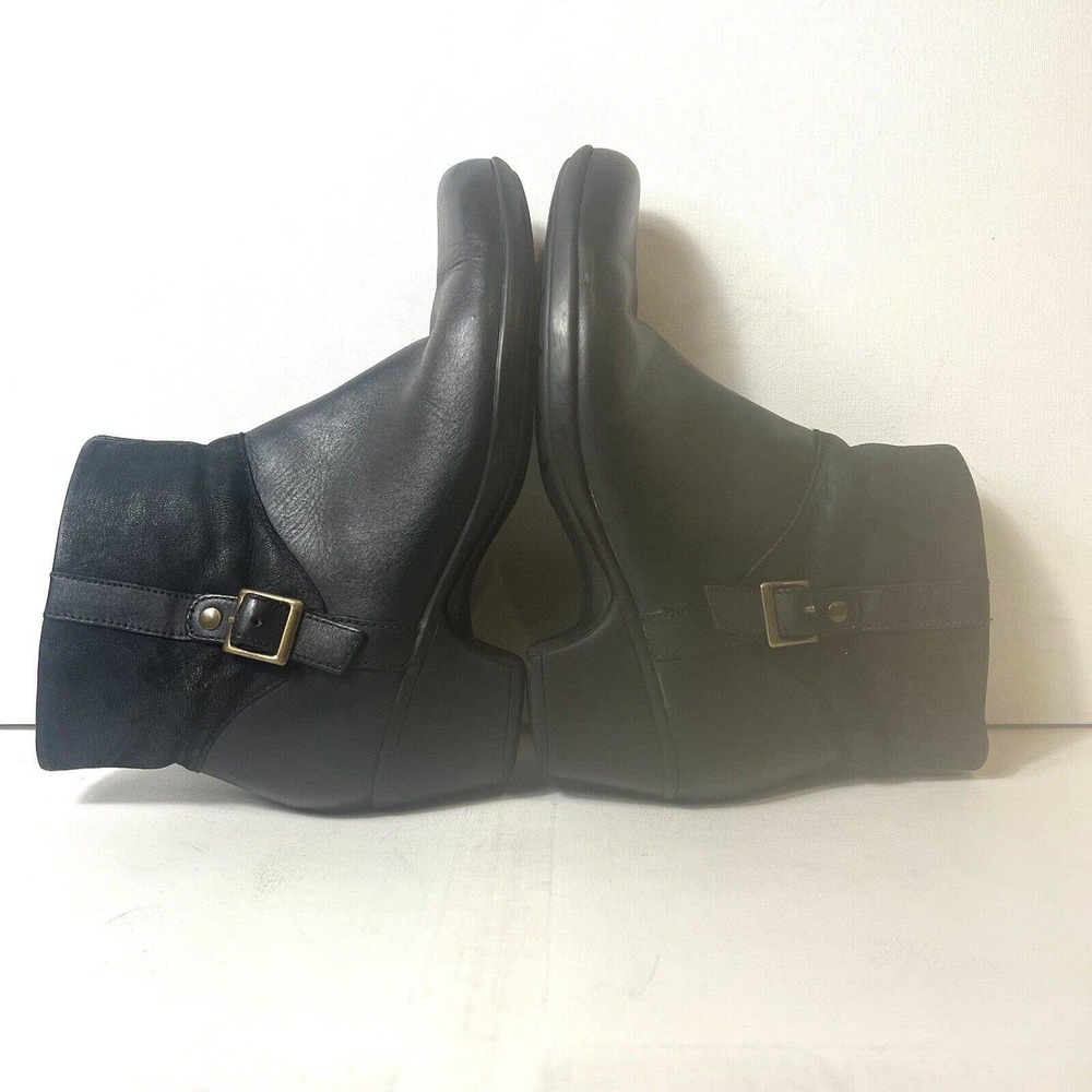 Clarks Black Leather Ankle Bootie Women's Sz 8 N Heeled Comfort Casual Zip Boots - Picture 5 of 10